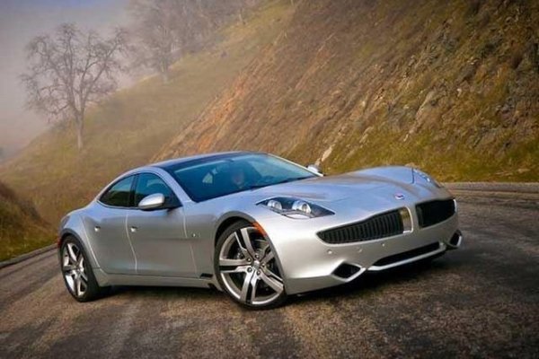 Леонардо ди Каприо повярва във Fisker в духа и на неговото виждане за това как хибридните автомобили могат да се превърнат в масови и инвестира с покупка на такава кола. Fisker Karma има някои значителни плюсове и минуси, но влиза в списъка с автомобили на актьора.
